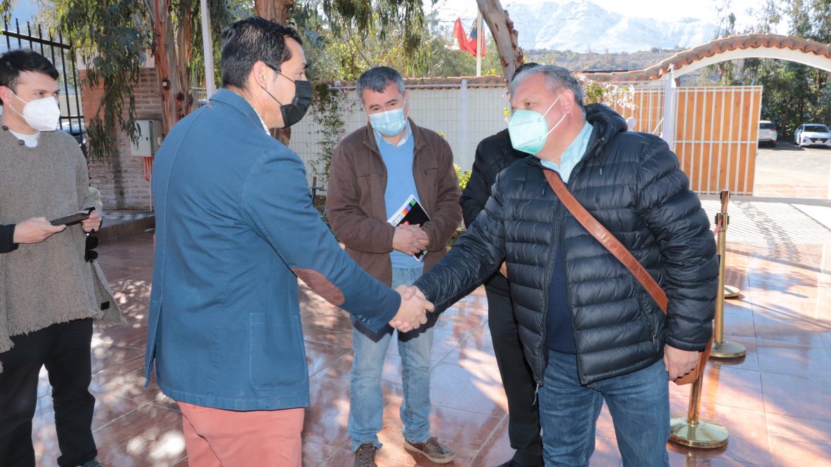Gobernador regional sella acuerdos para generar inversión y proyectos de desarrollo en comunas de la provincia de San Felipe