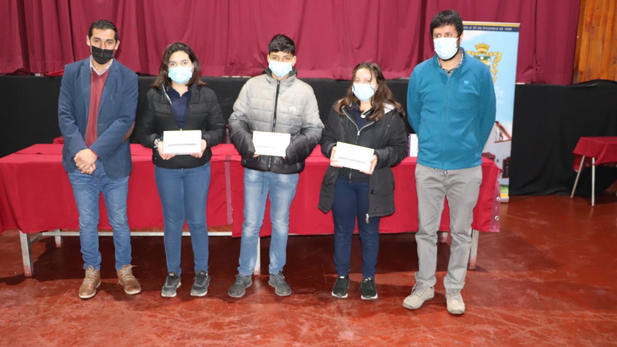 DAEM distribuyo Tablet a los alumnos de escuelas de Panquehue