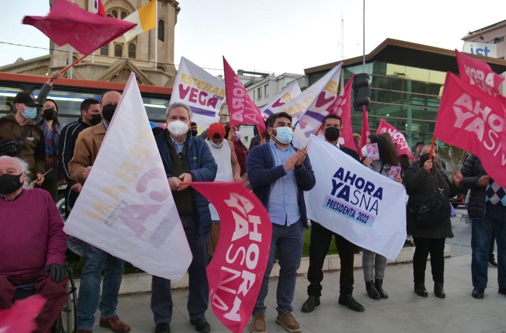 Esteban Vega Toro lanza campaña a diputado por el distrito 7 con banderazo en la Plaza Sucre de Viña del Mar