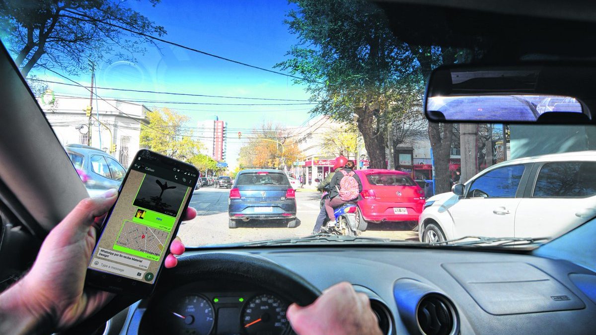 Ley No Chat | ¿Qué no se puede hacer y cómo es la nueva ley que sanciona usar el celular en un vehículo?