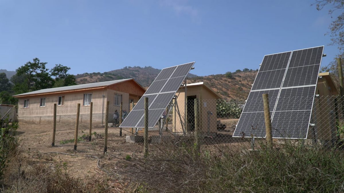 Sector Las Chacarillas de Cartagena abandona generadores de bencina y accede a energía constante y segura gracias a sistemas fotovoltaicos