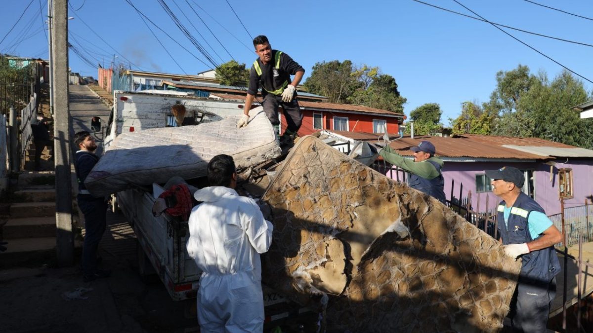 <strong>A casi 9 años del mega incendio: Bomberos de Valparaíso llama a la comunidad a mantener limpias las quebradas y prevenir otra catástrofe similar</strong>