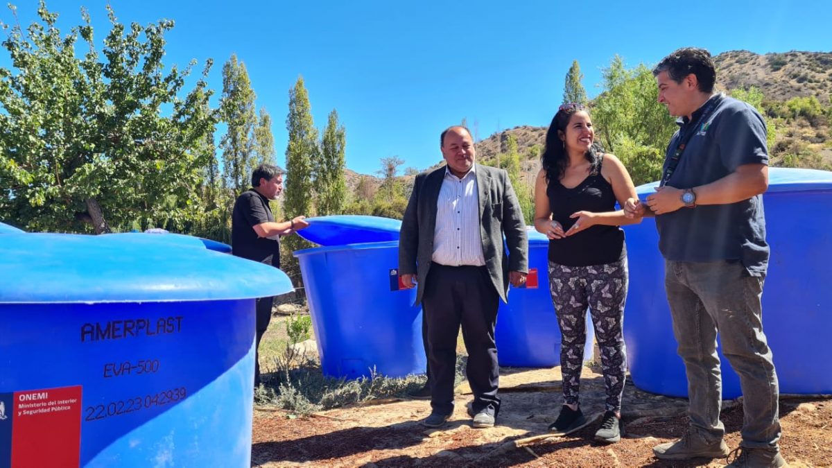 En el Día de las Regiones la Delegación Presidencial entregó estanques de agua a familias afectadas por aluvión de enero pasado en la provincia de Los Andes