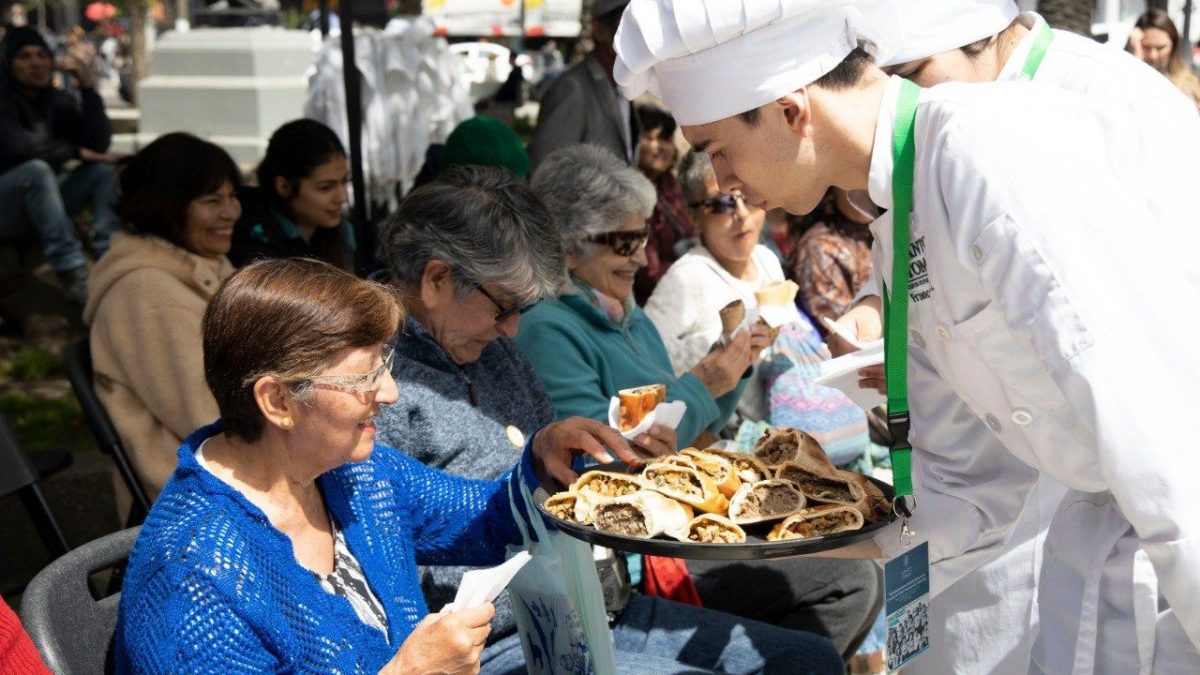 Valparaíso premió a la mejor empanada de pino, mariscos y vegana
