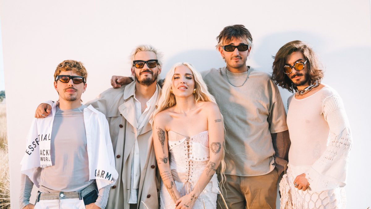 Elena Rose estrena “Un beso menos” junto a Morat.