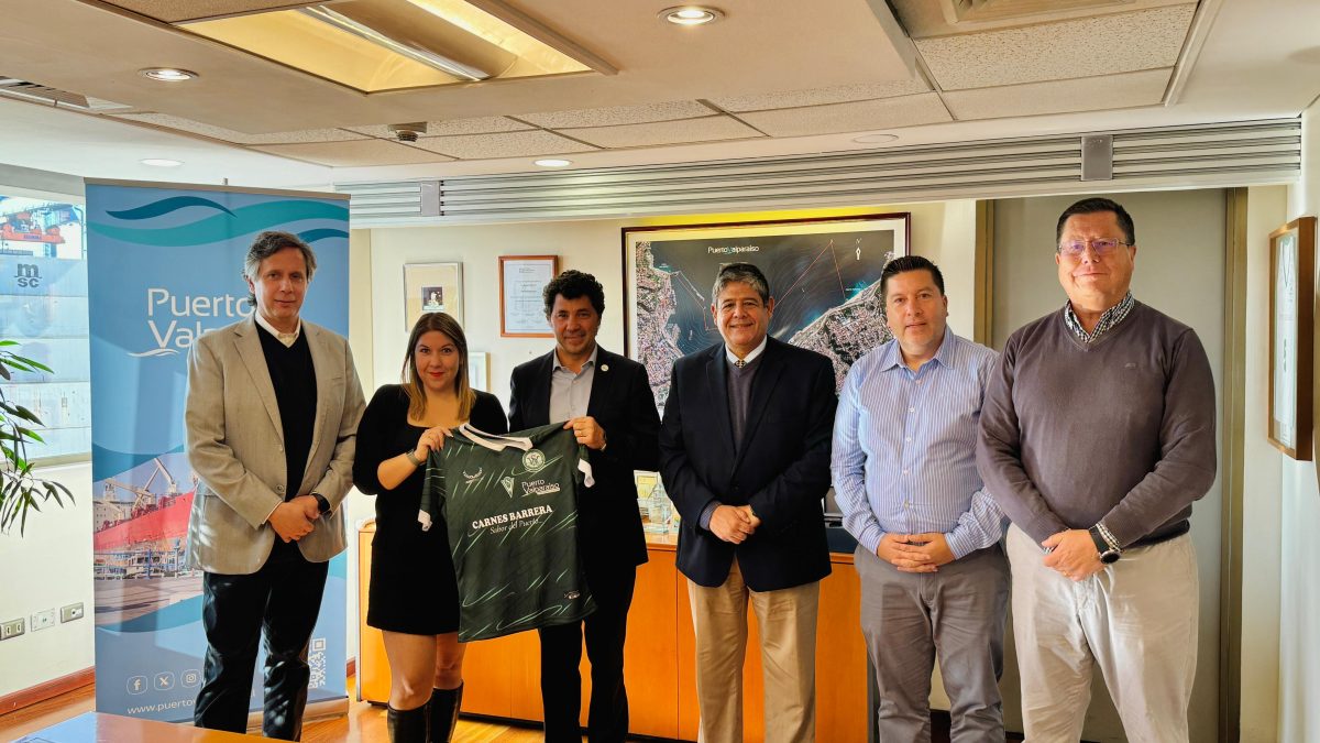 Puerto Valparaíso y Corporación Santiago Wanderers firman convenio para el desarrollo de la rama futsal