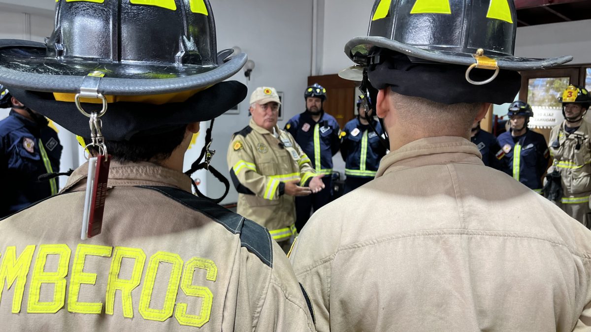 Tercera Compañía de Valparaíso inició campaña digital para recaudar fondos para comprar 50 uniformes nuevos para enfrentar incendios forestales