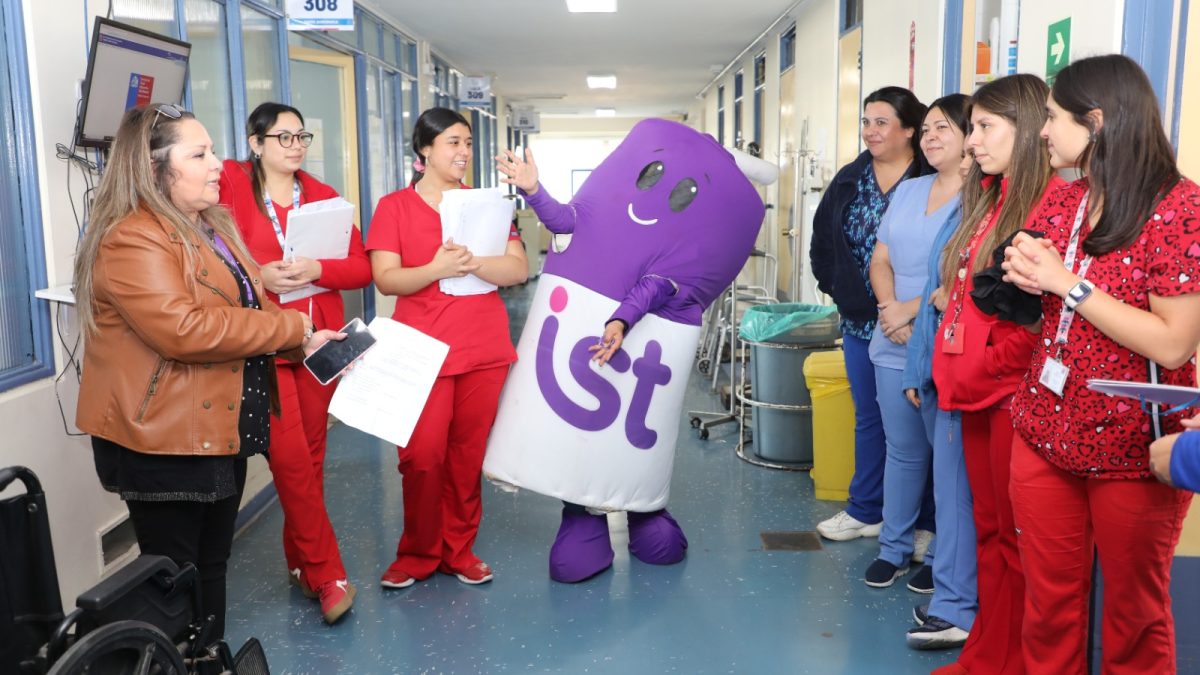 Refuerzan protocolo de prevención de accidentes cortopunzantes en el Hospital Carlos van Buren con actividad lúdica