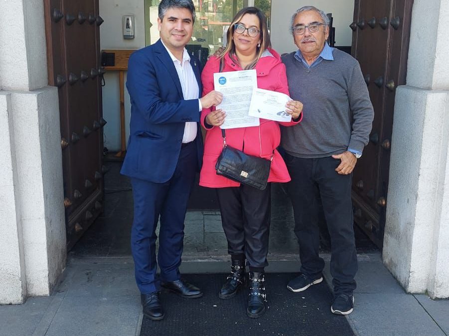 Diputado Lagomarsino acompaña a COPDE y vecinos de San Antonio a entregar 10 mil firmas a la Moneda a exigir que se avance en la Facultad de Salud en la provincia