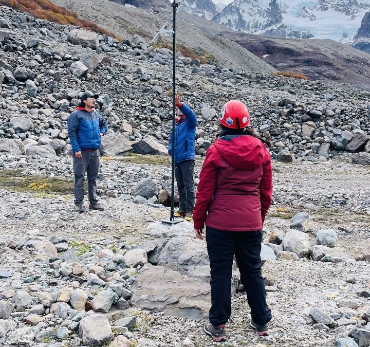Investigadores de TeleAmb UPLA instalan tecnología clave en Cerro Castillo para monitorear la nieve y clima