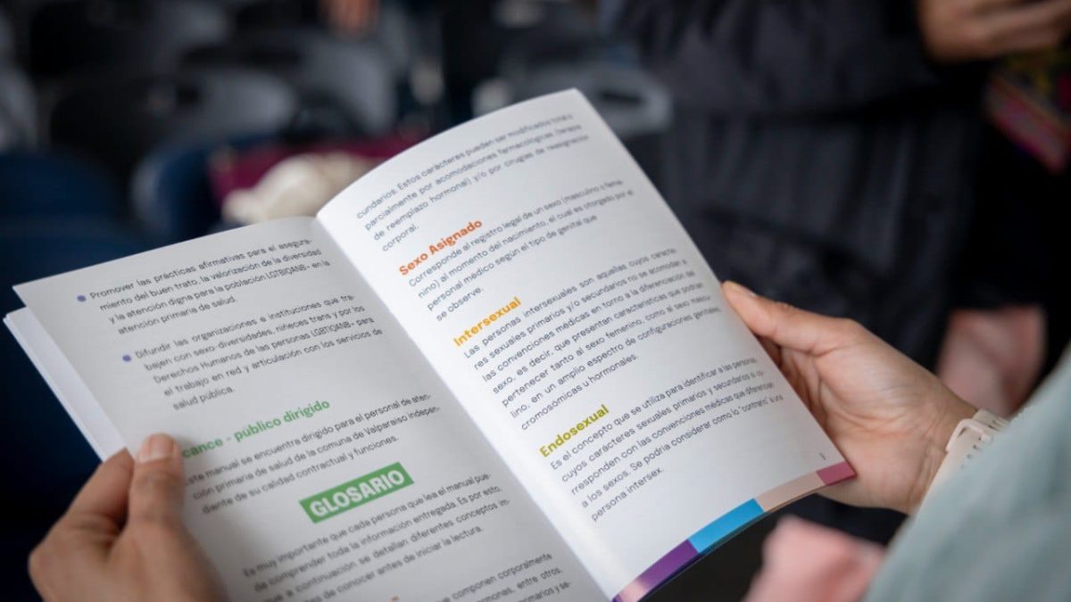 Centros de Salud Primaria de Valparaíso implementan guía de buen trato para personas LGBTQIA+