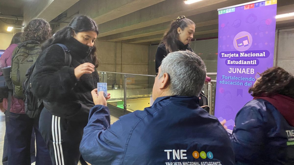 JUNAEB llama a estudiantes de la Región de Valparaíso a revalidar su TNE antes del 31 de mayo