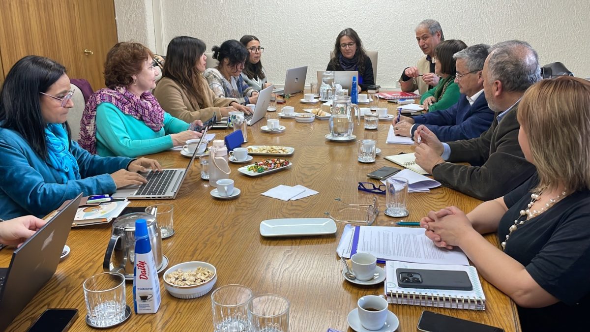 Tras paro de 48 horas y masiva marcha docente en Valparaíso, Colegio de Profesores y MINEDUC retoman conversaciones por agenda corta.