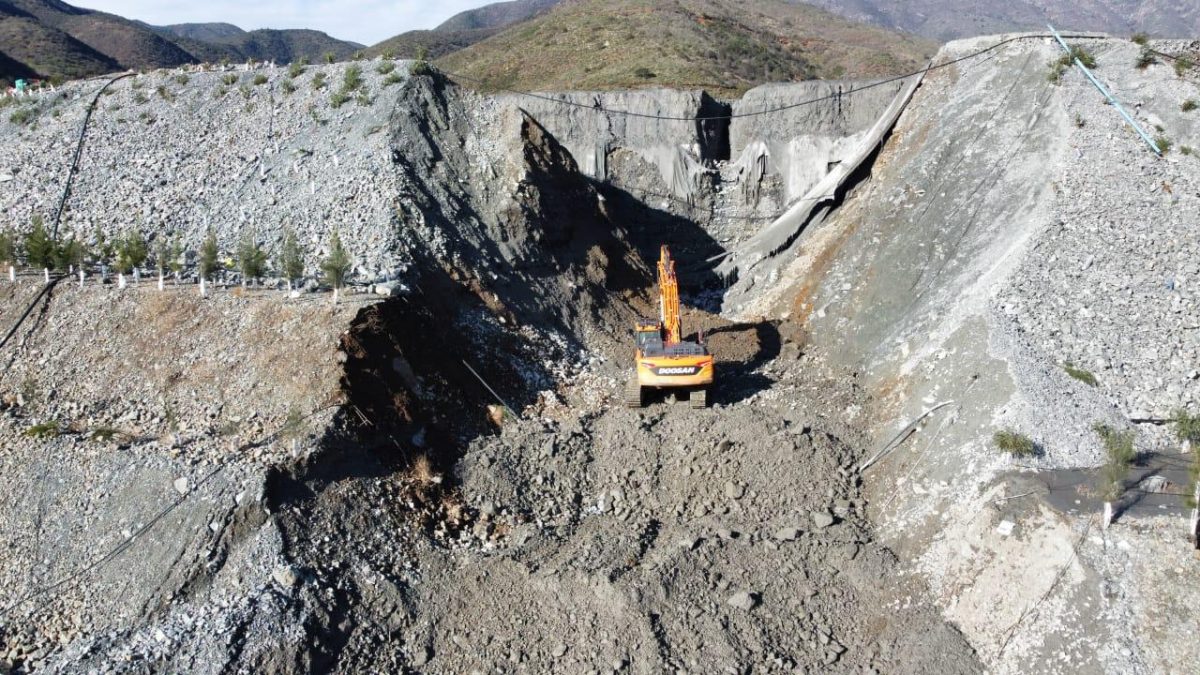 Dirección General de Aguas de Valparaíso realiza millonaria multa a Minera Las Cenizas por contaminación de río y quebrada en Cabildo