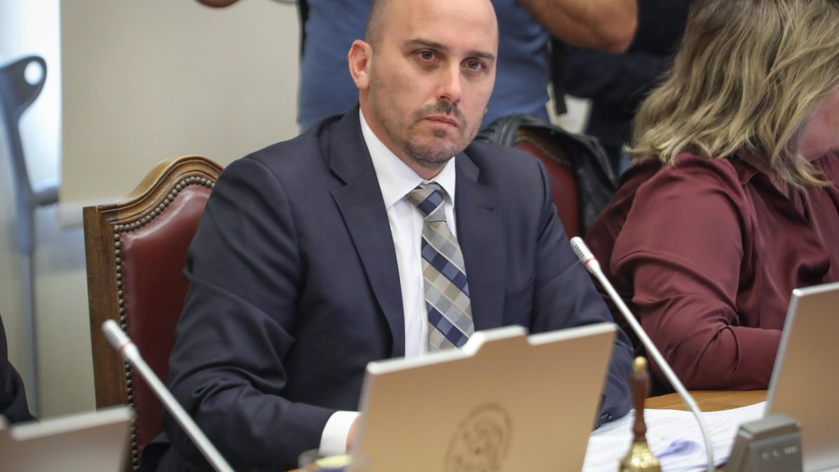 Diputado Longton solicita oficiar a SEC y Chilquinta por fallas en reconexión eléctrica y cobros excesivos a damnificados por incendios