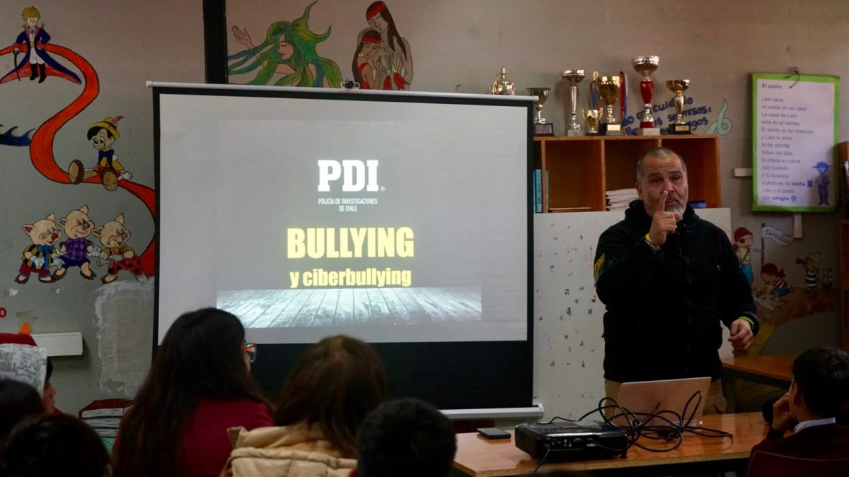 PDI y fiscalía fortalecen prevención de bullying, ciberbullying y responsabilidad adolescente en Papudo