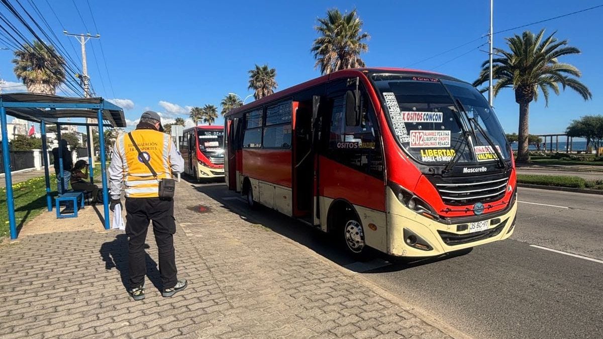Plan calles protegidas: fiscalizadores de MTT controlan a buses urbanos en Viña Del Mar