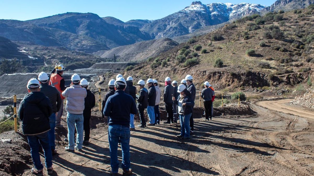 Delegación peruana de estudiantes en minería conoció en terreno el funcionamiento de Minera Cerro Negro