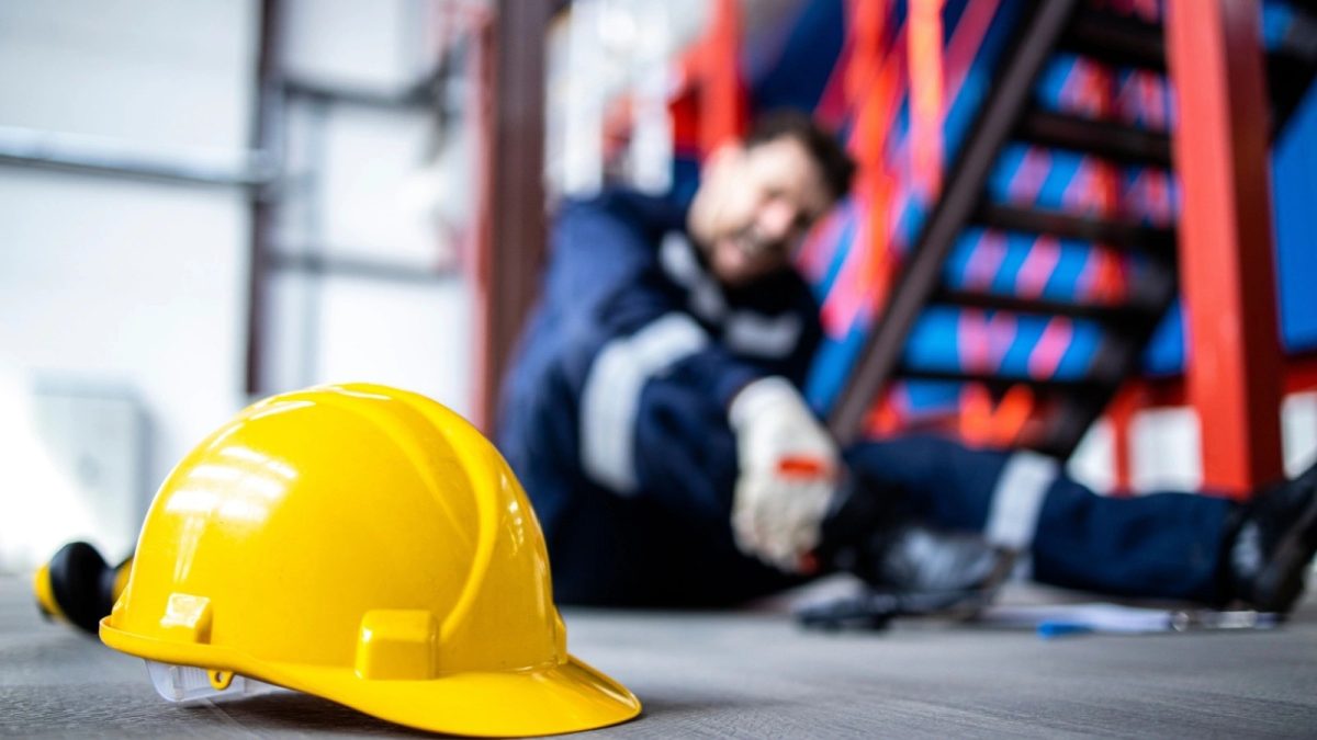 Caer desde lo alto: 30 trabajadores murieron en 2024 por caídas evitables en altura