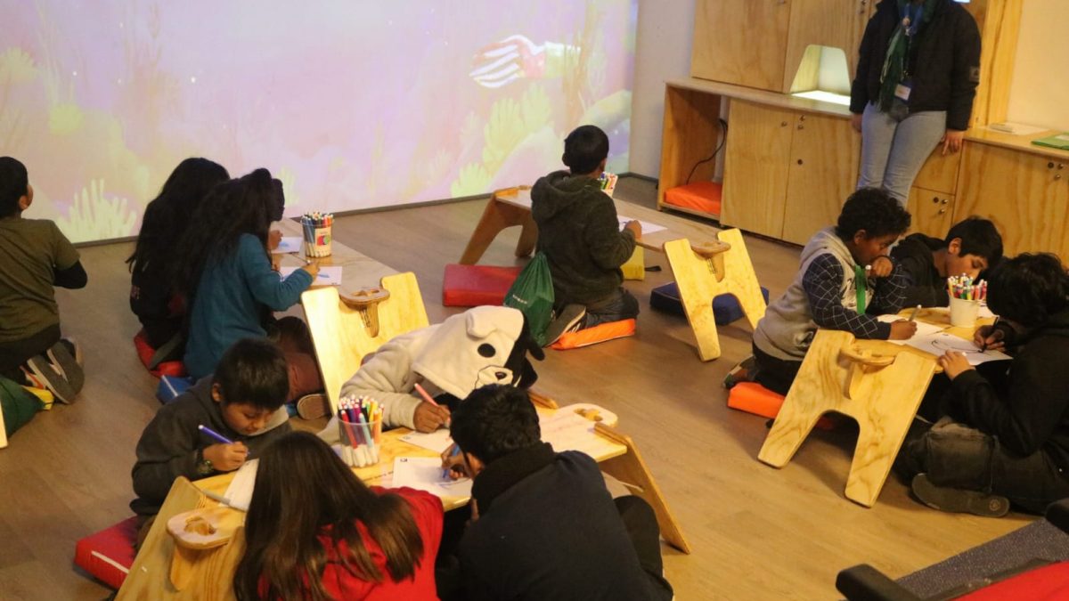 Niños y niñas de San Felipe visitan museos de Viña del Mar y Valparaíso en el marco de las Escuelas de Invierno de JUNAEB