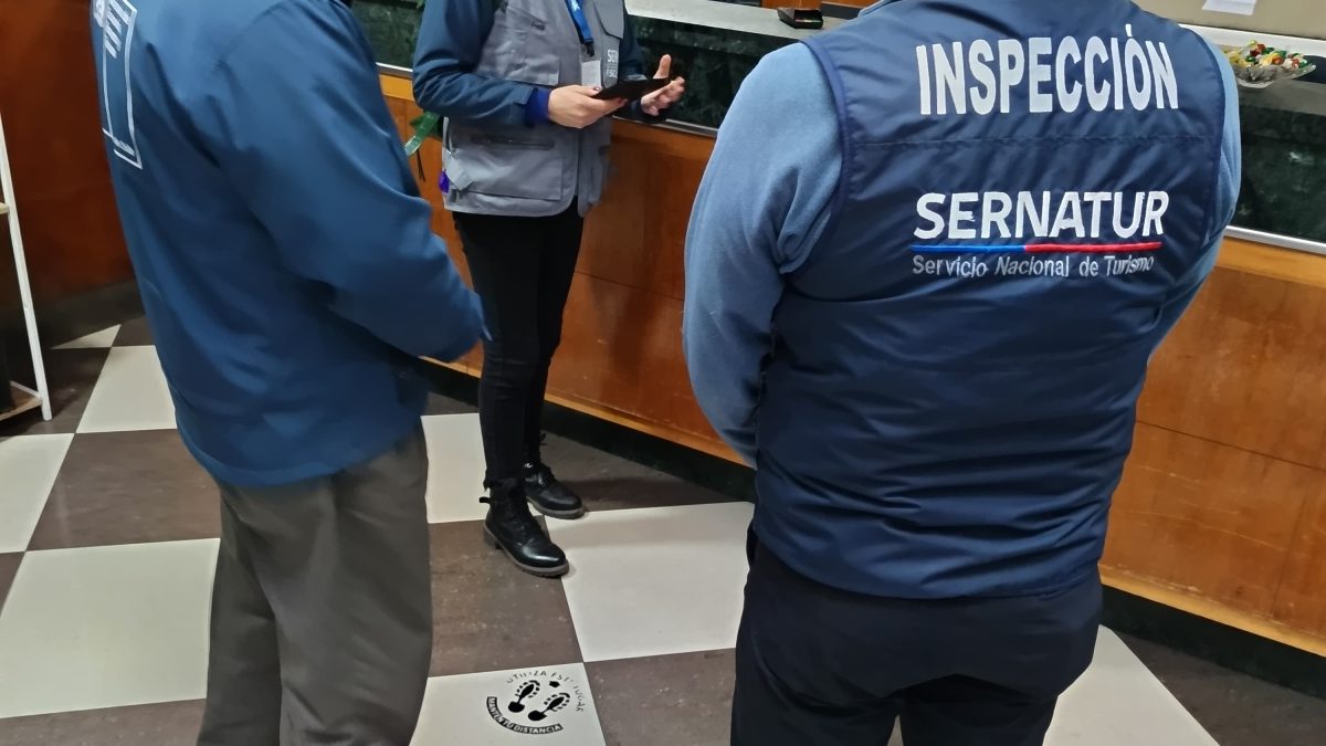 SERNAC y SERNATUR fiscalizan en conjunto a empresas de alojamiento turístico en Valparaíso