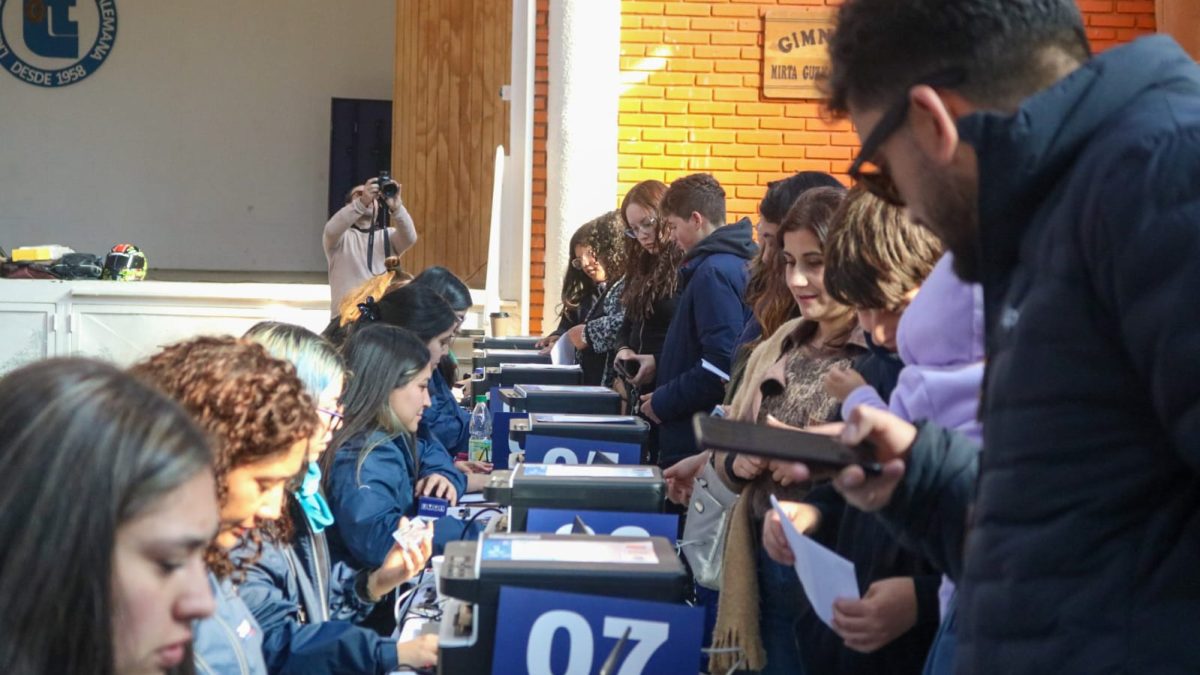 Junaeb finaliza entrega de Beca TIC en la región de Valparaíso.